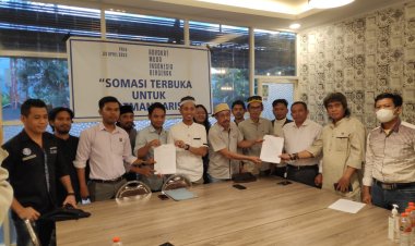 ADVOKAT MUDA PERADI PALU, Somasi Terbuka Hotman Paris