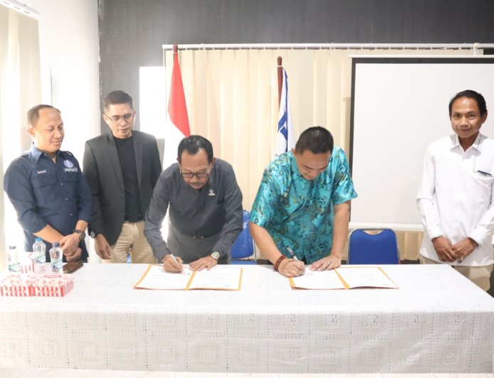 DPC PERADI Palu dan Bawaslu Sulteng Teken MoU, Perkuat Pengawasan Pemilu dan Kualitas Demokrasi